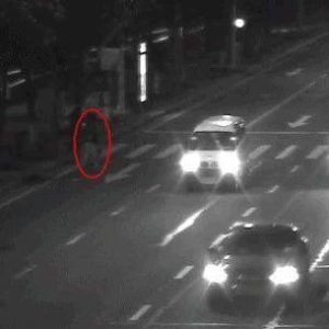 提醒 | 走路也能构成交通肇事？一人这样过马路致人死亡，被判10个月