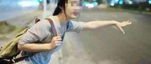 女学生被猥琐出租车司机摸大腿，她的做法被警方点赞！