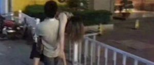 可怕！每个夜店门口都有“捡尸人”等着性侵18岁酒醉少女 ，触目惊心！