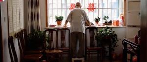 新娘刚被接走，婚礼摄影师记录下娘家人真实一幕……