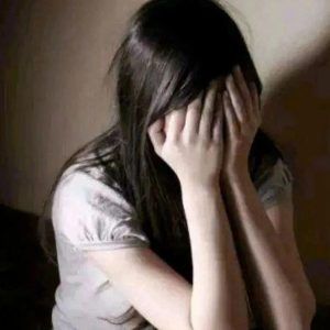 警察办案时强奸女嫌疑人，二审获刑4年半